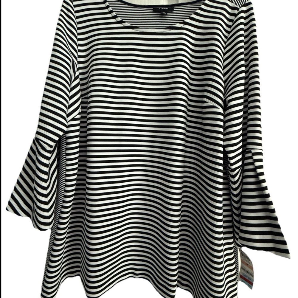 Alfani Black and White Striped 3/4 Bell Sleeves Top NWT 2X run like 1X Women’s